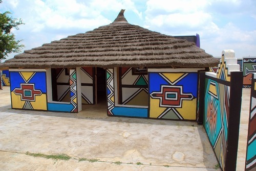 Die einzigartige Ndebele-Kunst von Esther Mahlangu